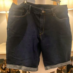 2/$35 Levi’s Stretch Denim Shorts 33